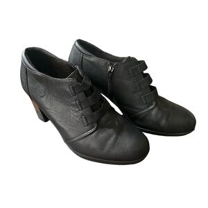 Clark size 7 black 3 inch heel